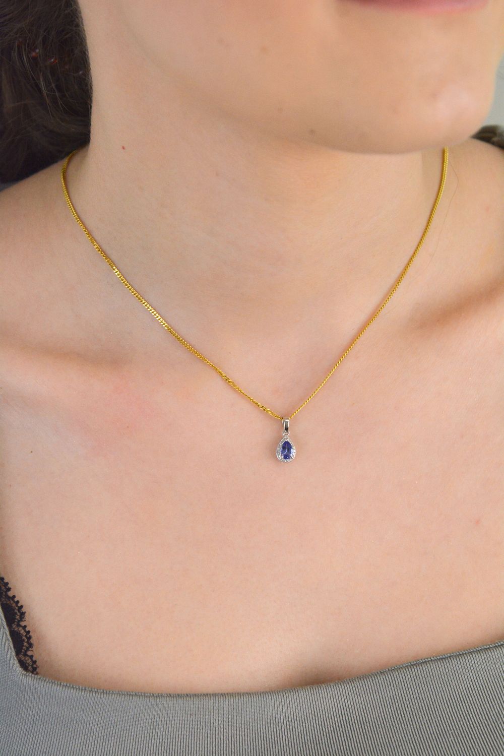 Złota zawieszka 585 białe złoto tanzanit i diamenty 60027079 HSI Złota zawieszka wykonana z próby 585 z tanzanitem i 19 diamentami o wielkości 0,06 ct, barwie H i czystości SI. 1.jpg